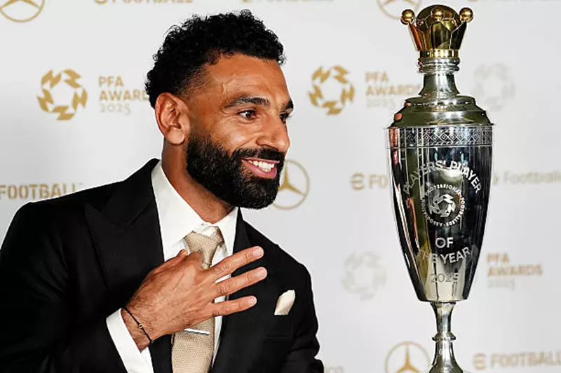 أرنولد يبرز إنجاز صلاح بعد فوزه بجائزة أفضل لاعب في إنجلترا