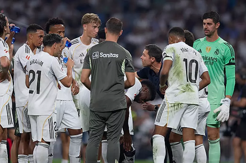 تحولات استراتيجية ريال مدريد تحت قيادة تشابي ألونسو: مسافات أكبر ودفاع متين