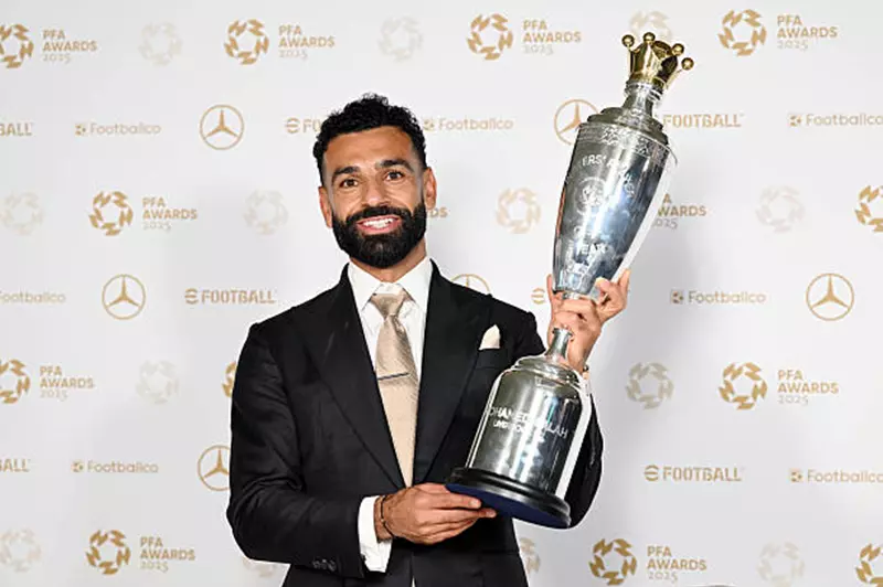 صباحك أوروبي: صلاح ينال جائزة لاعب العام، استبعاد فينيسيوس ورغبة إيزاك تتألق