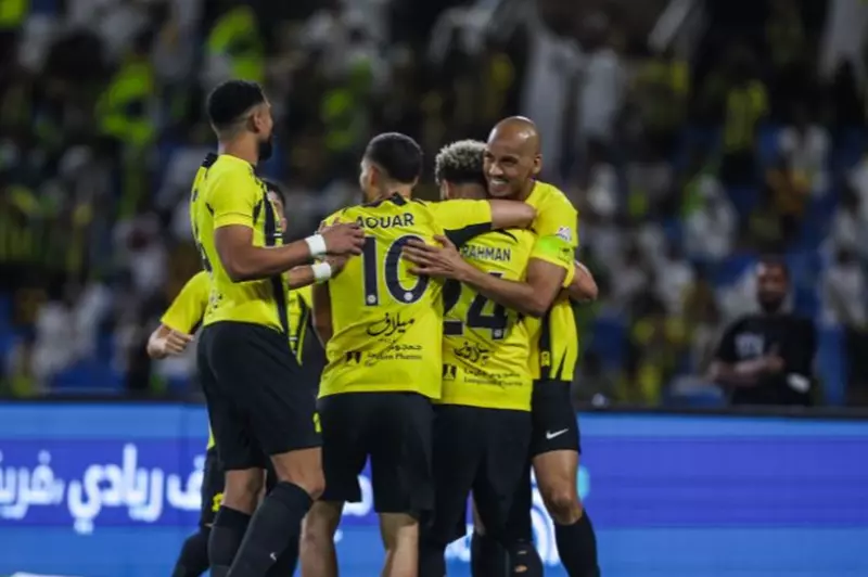 صفقة مثيرة: اتحاد جدة يسعى للظفر بمدافع النصر