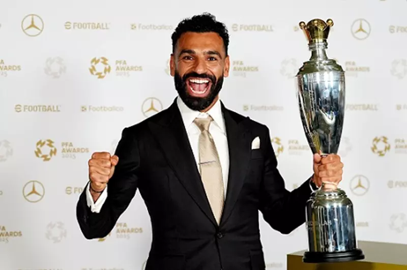صلاح يُحقق إنجازًا تاريخيًا ويُتوَّج بجائزة أفضل لاعب من رابطة المحترفين للمرة الثالثة