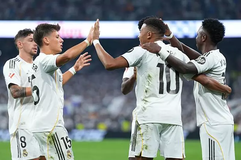 مبابي يقود ريال مدريد للفوز على أوساسونا في انطلاق الليجا بركلة جزاء حاسمة