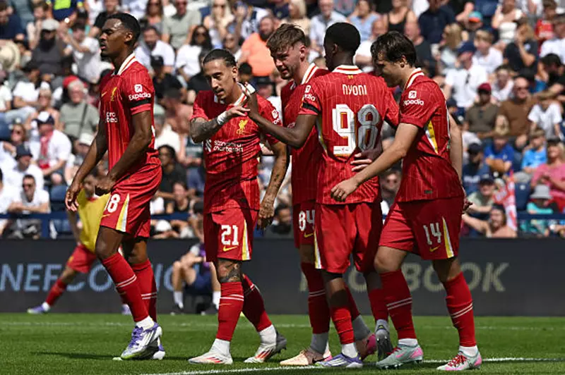 هل يترك ليفربول؟ ثلاثي الدوري الإنجليزي يسعى لضم نجم الفريق