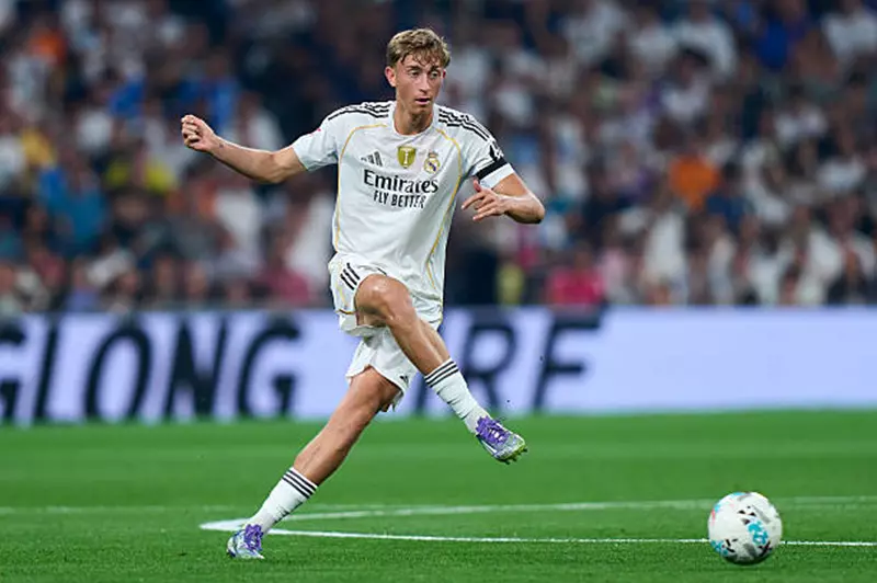 هويسين: أكثر من مجرد مدافع.. تحليل لتقمصه دور كروس في ريال مدريد